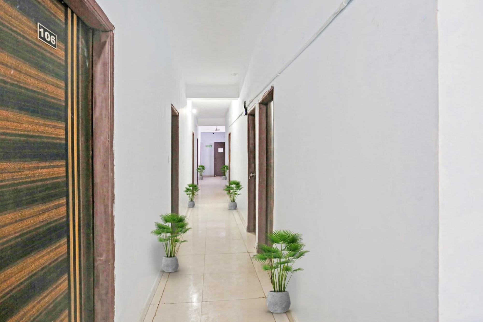 Hotel O Imperial Residency Near Dashrath Puri Metro Station นิวเดลี ภายนอก รูปภาพ
