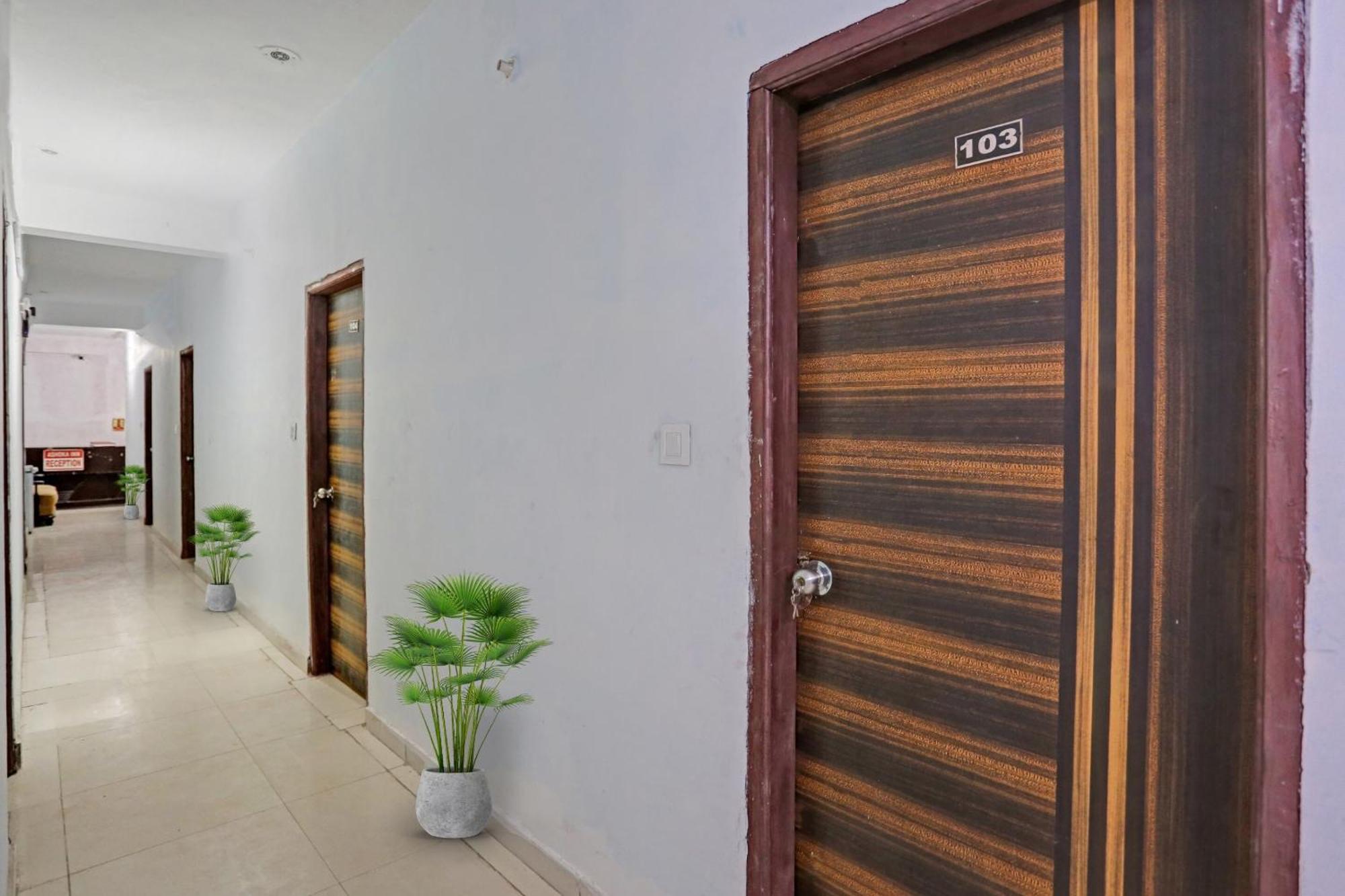 Hotel O Imperial Residency Near Dashrath Puri Metro Station นิวเดลี ภายนอก รูปภาพ